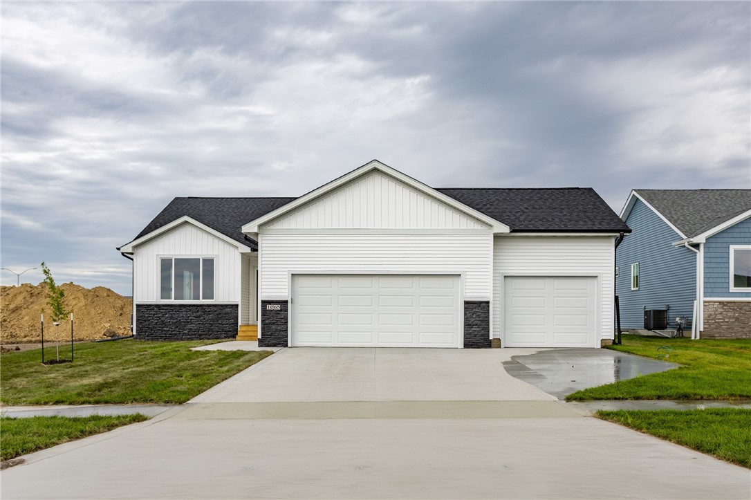 Gray Ave, Waukee, IA 50263