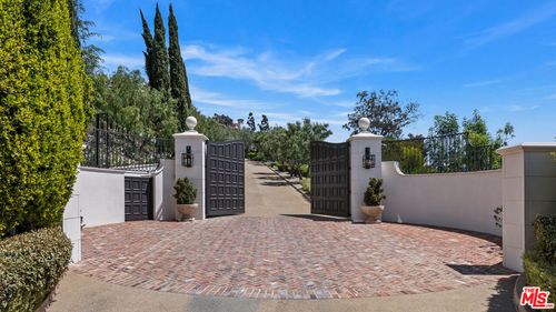 9904 Kip Dr, Beverly Hills, CA, 90210-2014 | Card Image