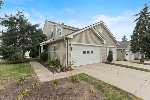 838-838 Overlook Ridge Dr, Cleveland, OH, 44109-3798 | Card Image