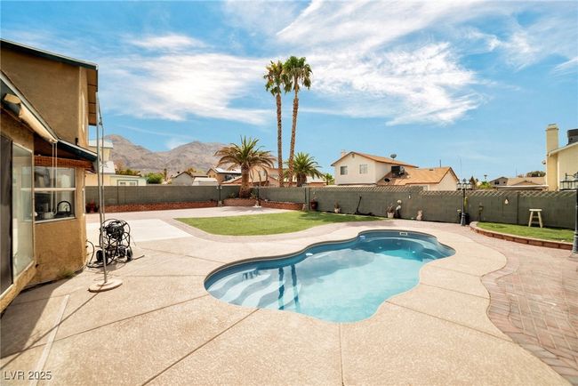 6373 Enchanting Ct, House other with 4 bedrooms, 3 bathrooms and null parking in Las Vegas NV | Image 5
