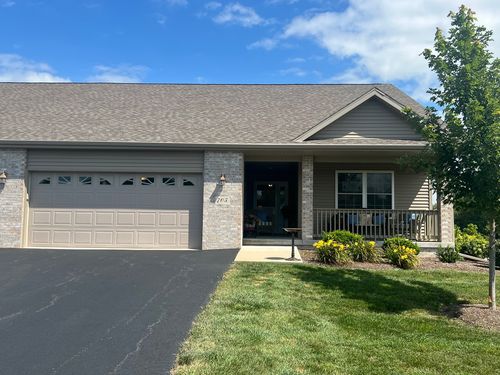 705 Yingling Dr, Dixon, IL, 61021-2301 | Card Image