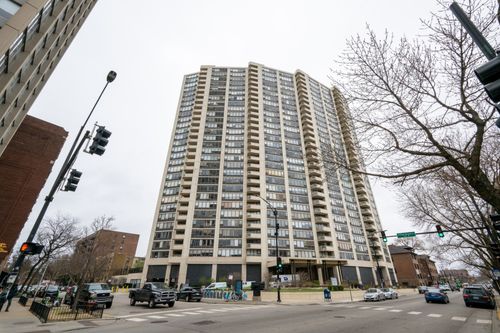310-3930 N Pine Grove Ave, Chicago, IL, 60613-3308 | Card Image