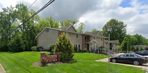 808 Treewood Dr, Hillsboro, OH, 45133-8504 | Card Image