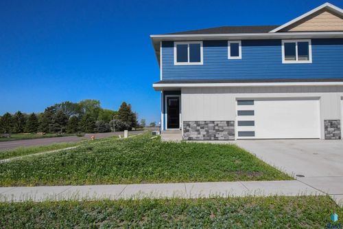 3900 S Caballo Ct, Sioux Falls, SD, 57106-7260 | Card Image