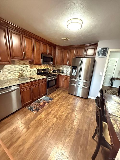 138 Country Club Ln, Pomona, NY, 10970-2440 | Card Image