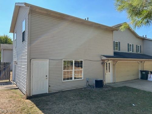 3892 Beech Hill Rd Nw, North Canton, OH, 44720-4798 | Card Image