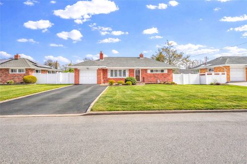 1097 Carll Dr, Bay Shore, NY, 11706-6217 | Card Image