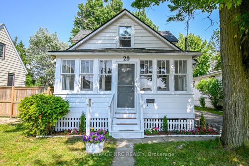 29 Erie St, Port Colborne, ON, L3K4L8 | Card Image