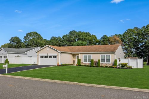 32 Pondview Cir, Shirley, NY, 11967-3631 | Card Image
