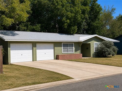 511 Milam St, Luling, TX, 78648-3316 | Card Image