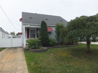 View of front of home with a front lawn | Image 1