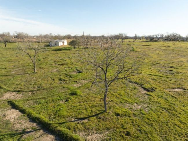 2095 Bridal Path Rd, House other with 1 bedrooms, 1 bathrooms and 100 parking in Luling TX | Image 32
