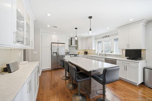 1 Penny Ln, West Nyack, NY, 10994-2139 | Card Image