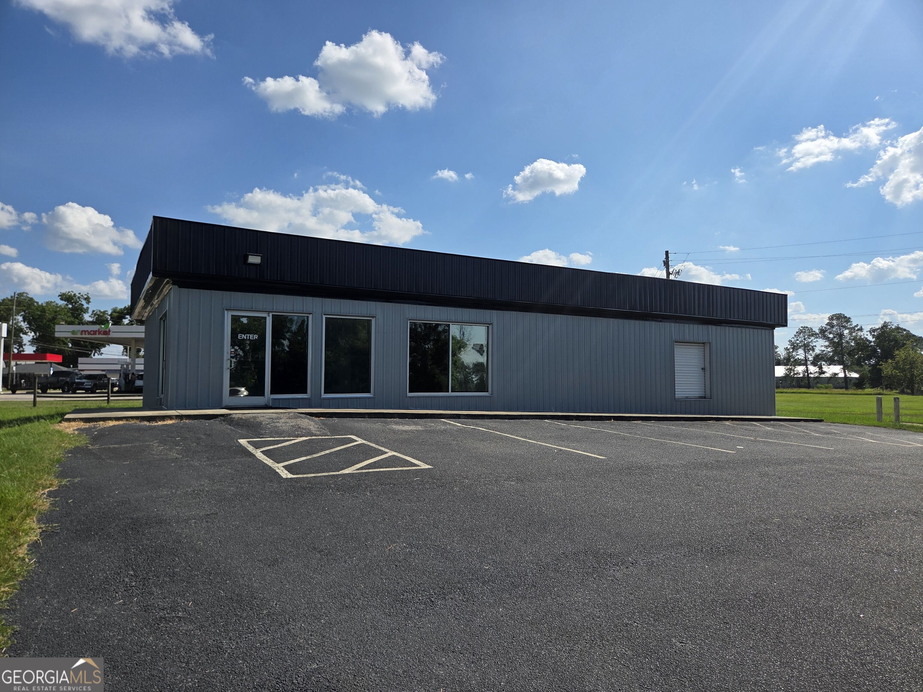 424 S Victory Dr, Lyons, GA 30436