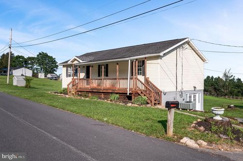 1100 Loop Rd, GERRARDSTOWN, WV, 25420-3583 | Card Image