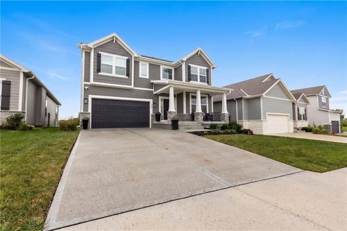 4808 Beckham Dr, Lee's Summit, MO, 64083-6107 | Card Image