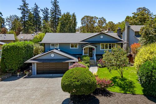 991 Lucas Ave, Saanich, BC, V8X4H4 | Card Image