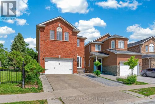 134 Purcell Crescent, Vaughan (Maple), ON, L6A3C6 | Card Image
