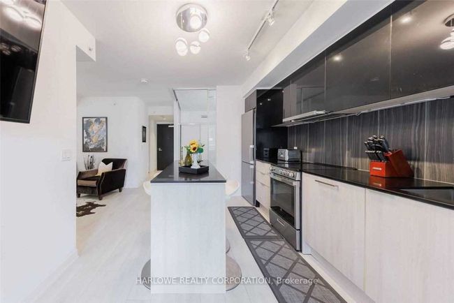 251 - 31 Tippett Rd, Condo with 3 bedrooms, 2 bathrooms and 1 parking in Toronto ON | Image 5