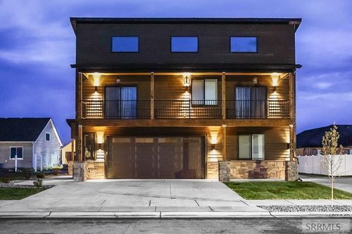 370 Camas St, Sugar City, ID, 83448-5122 | Card Image