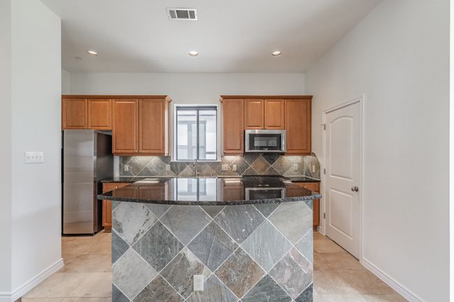 UNIT-13 - 13900 Noel Rd, Condo with 2 bedrooms, 2 bathrooms and null parking in Dallas TX | Image 5