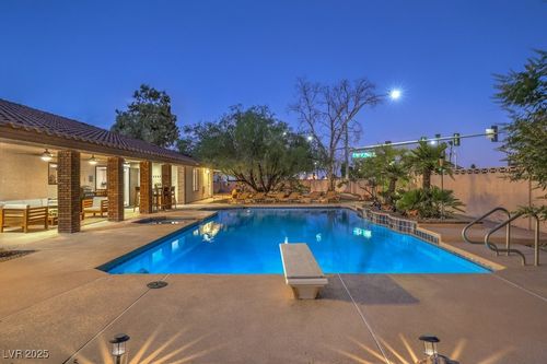 3269 S Torrey Pines Dr, Las Vegas, NV, 89146-6529 | Card Image