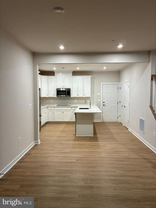 1014 Mays Ln, MANASSAS PARK, VA, 20111-7250 | Card Image