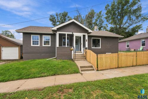 815 W 2nd St Street, Sioux Falls, SD, 57104 | Card Image