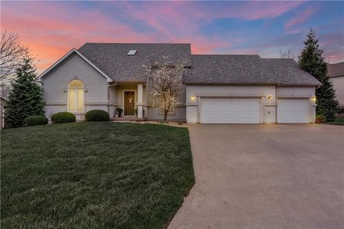 110 Deerfield Dr, Warrensburg, MO, 64093-1530 | Card Image