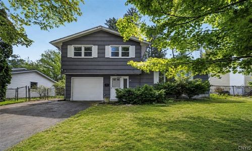 22 Apricot Ln, Liverpool, NY, 13090-2333 | Card Image
