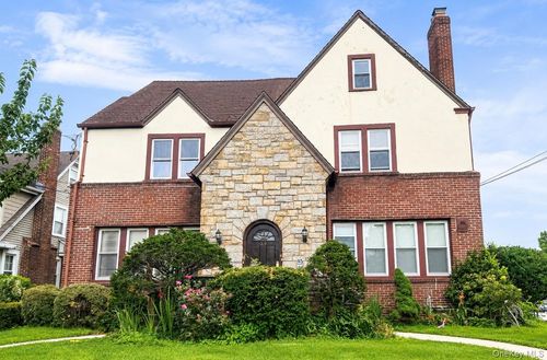 49 Hempstead Ave, Rockville Centre, NY, 11570-4028 | Card Image