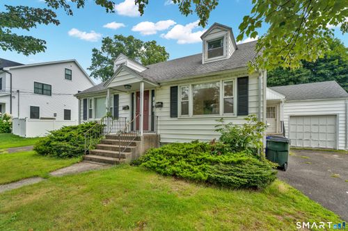 216 Country Rd, Fairfield, CT, 06824-4062 | Card Image