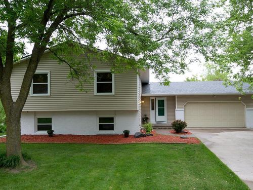 15625 46th Ave N, Plymouth, MN, 55446-2124 | Card Image