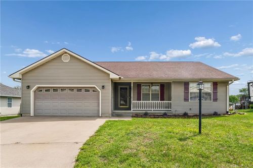 1205 Woods Dr, Sedalia, MO, 65301-9411 | Card Image