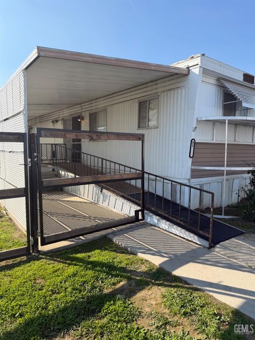 41 Divot Ln, Bakersfield, CA, 93308-1001 | Card Image