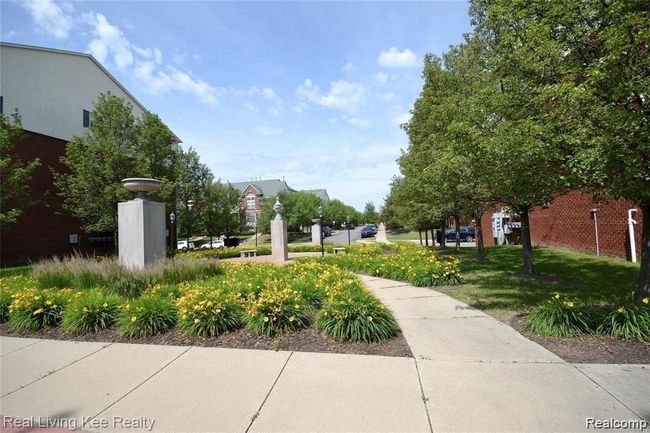 1570 Devon Ln, Condo with 2 bedrooms, 3 bathrooms and null parking in Troy MI | Image 16