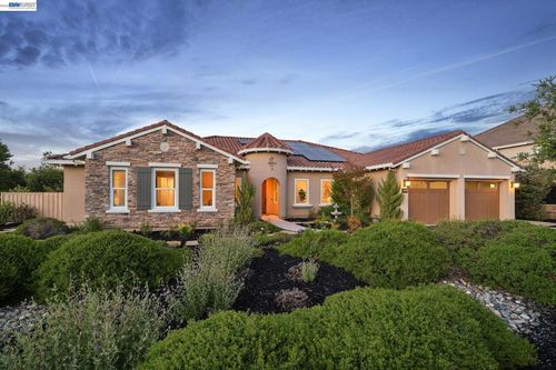 2383 Silver Oaks Ln, Pleasanton, CA, 94566-2285 | Card Image