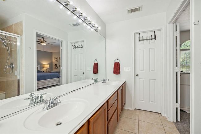 Double sinks with lots of counter space | Image 28