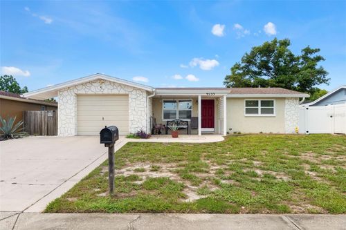 9135 Hermitage Ln, Port Richey, FL, 34668-5190 | Card Image