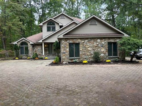 229 Kromer Rd, Wind Gap, PA, 18091-9775 | Card Image