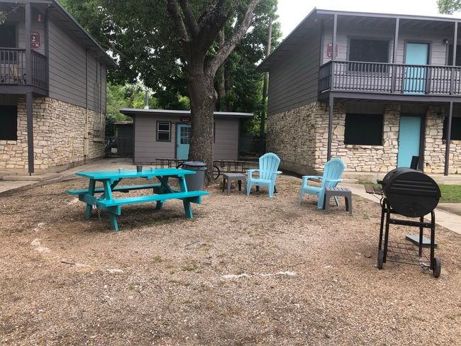 APT-10 - 137 Elm St, Condo with 2 bedrooms, 1 bathrooms and 1 parking in Lockhart TX | Image 8