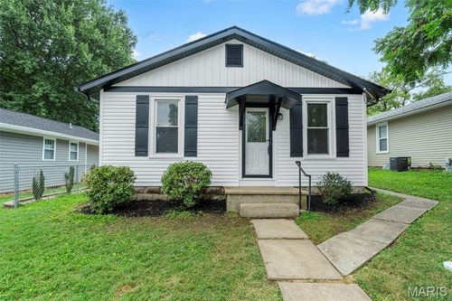 1128 Hall St, Saint Charles, MO, 63301-3510 | Card Image