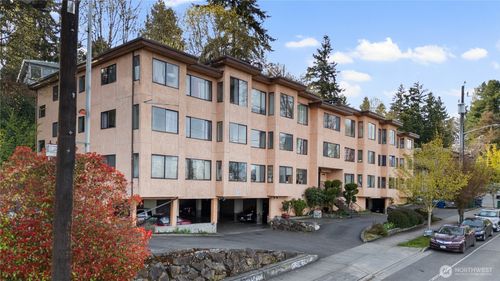 10505 24th Ave Ne, Seattle, WA, 98125-6664 | Card Image