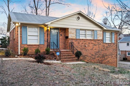 1717 Woodvalley Dr, Charlotte, NC, 28216-3642 | Card Image