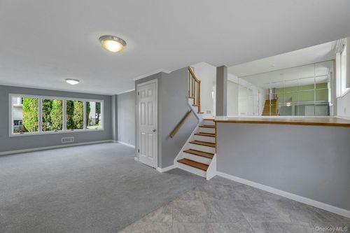 5 Forest Knoll Dr, Suffern, NY, 10901-7639 | Card Image