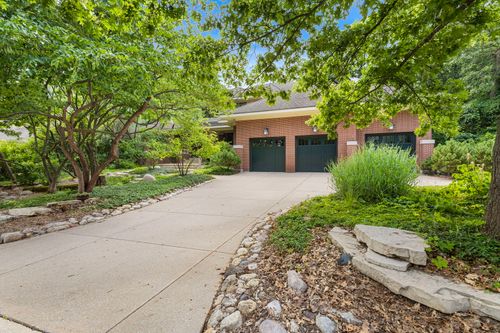 8673 Timber Ridge Dr, Burr Ridge, IL, 60527-5694 | Card Image
