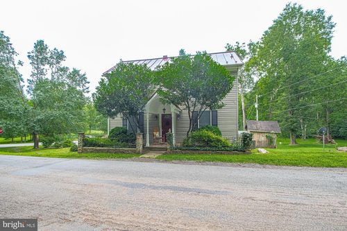 8270 Rogues Rd, CATLETT, VA, 20119-1733 | Card Image
