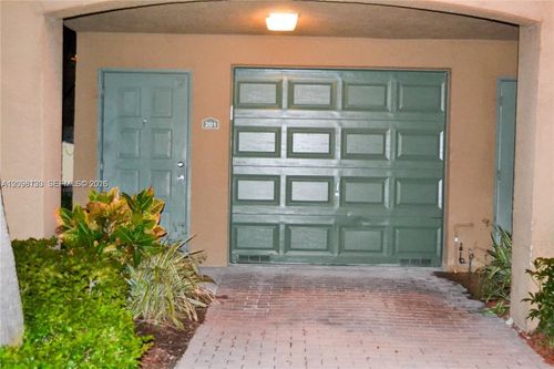 201-2871 Ne 185th St, Aventura, FL, 33180-2964 | Card Image