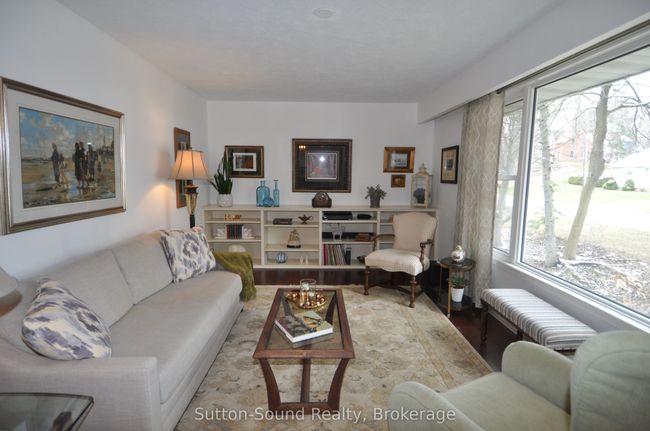2133 6th Ave W, House other with 2 bedrooms, 2 bathrooms and 3 parking in Owen Sound ON | Image 4