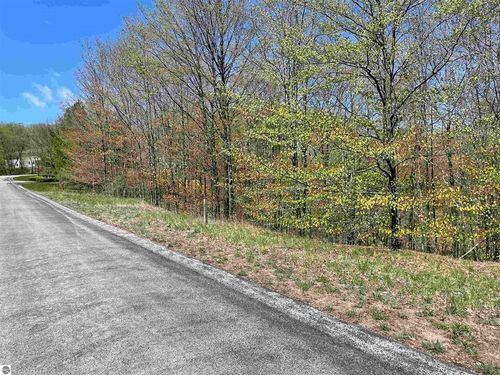 4863 Grayhawk Blvd, Traverse City, MI, 49684-7025 | Card Image